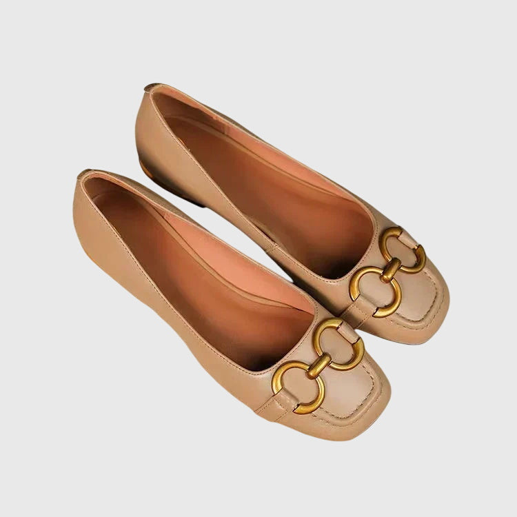Comfortable women's orthopaedic sandals for daily wear, ensuring support and foot pain relief.