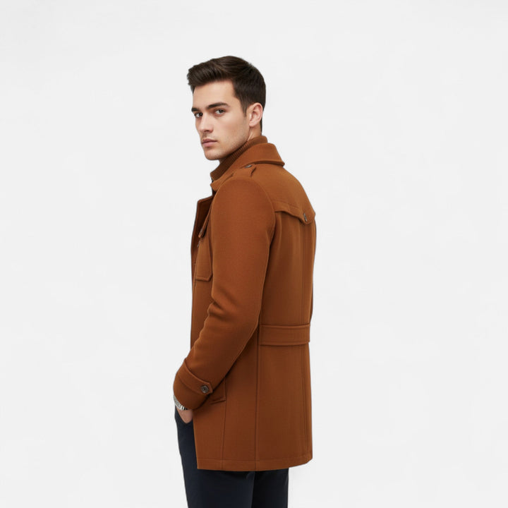 Versatile men's elegant winter coat, slim-fit and tailored, ideal for smart casual or formal occasions.