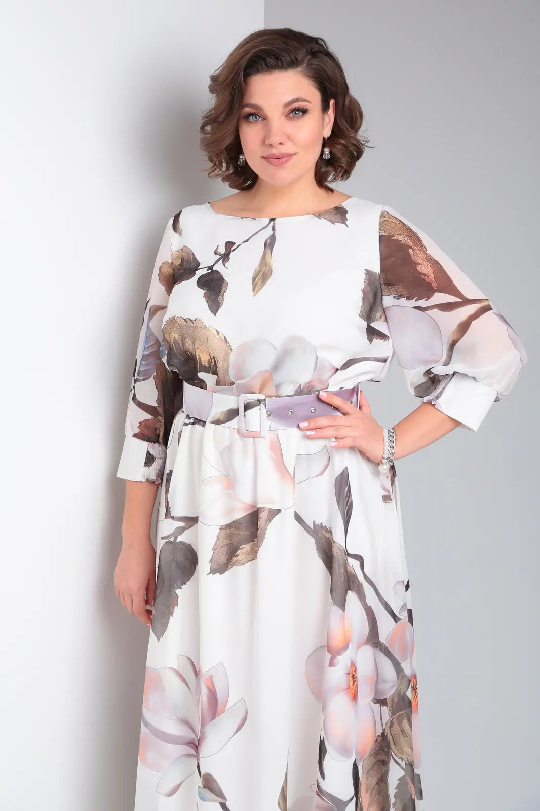 Ladies' elegant pink dress, versatile fashion for parties and special events.
