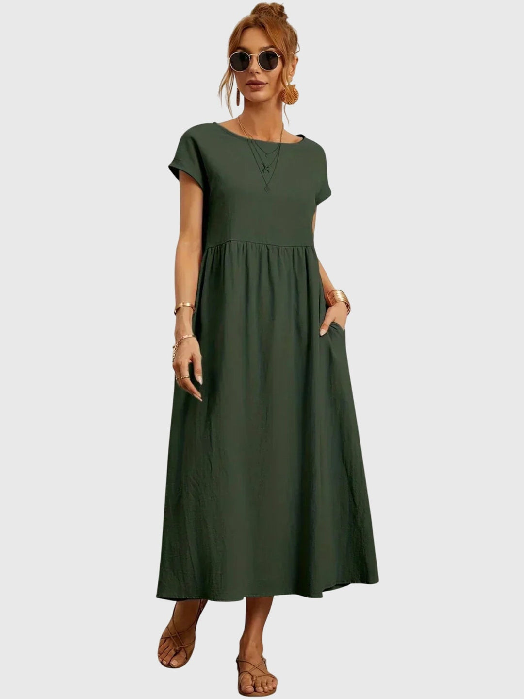 Women's casual pocket dress in a relaxed fit, perfect for everyday wear and comfortable spring fashion.