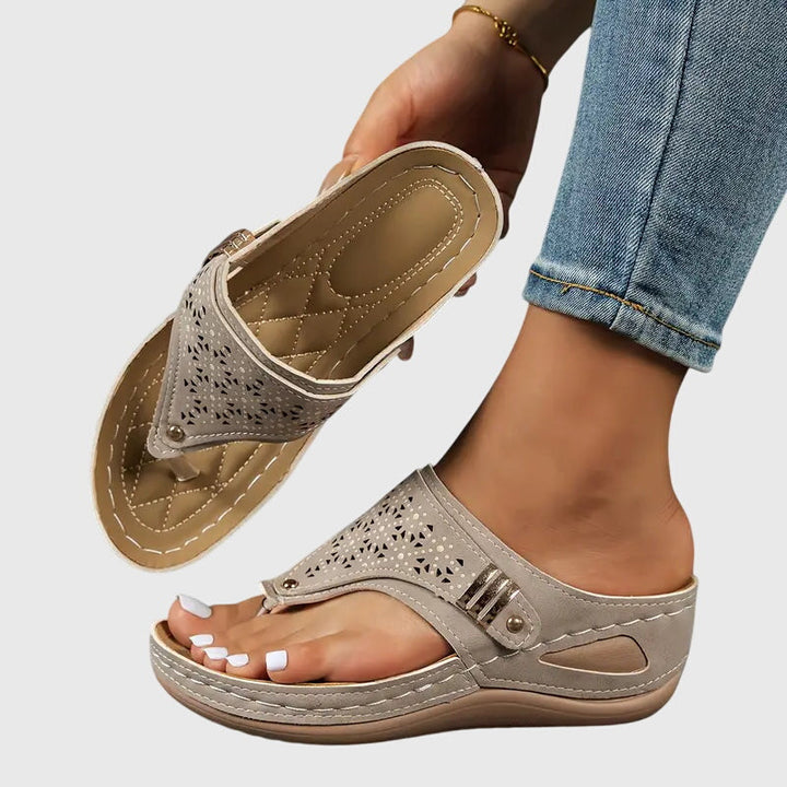 Women's walking sandals, orthopaedic arch support for all-day comfort & effective foot pain relief.