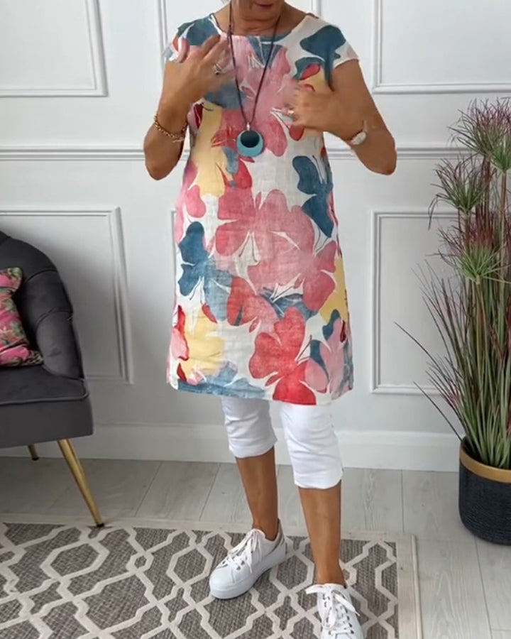Chic floral casual dress for women, relaxed fit, ideal for versatile summer fashion.