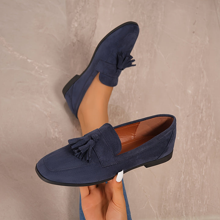 Relaxed fit women's walking sneakers, ideal for ultimate comfort.