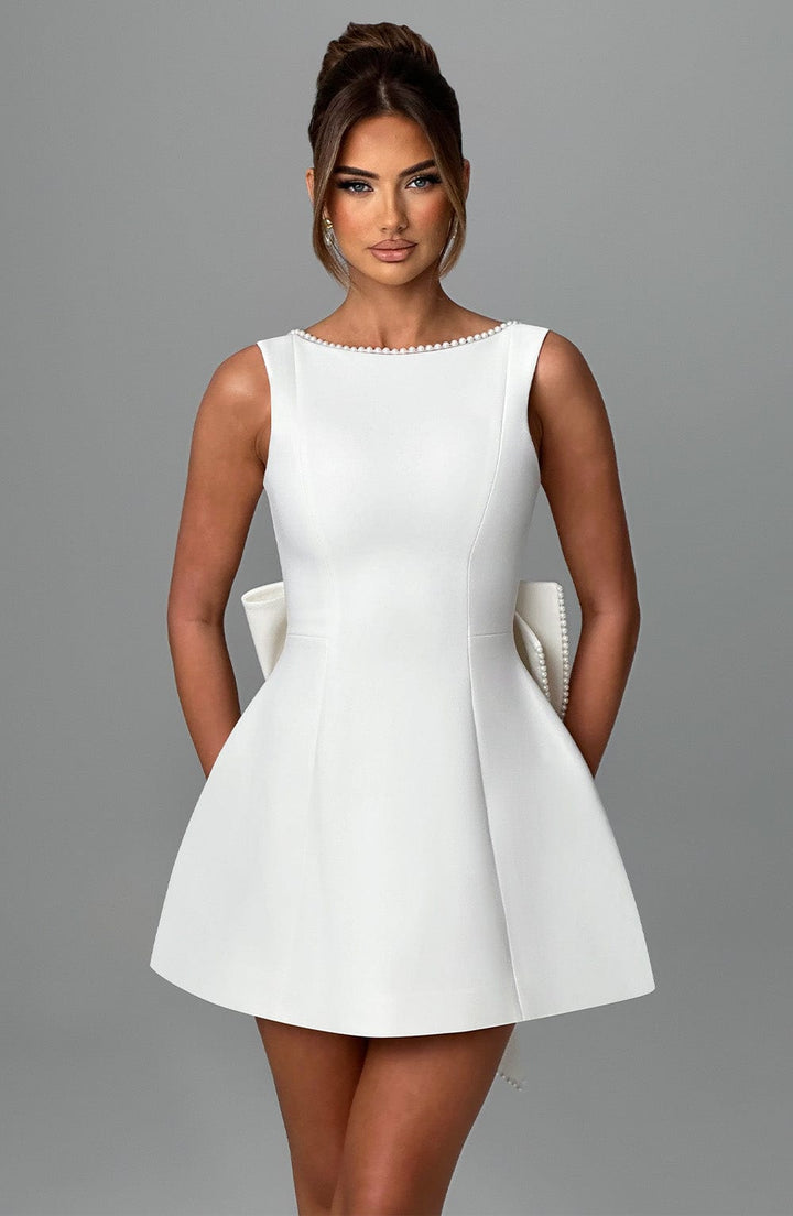 Stunning women's mini dress, sleeveless, with an elegant pearl detail on the neck.