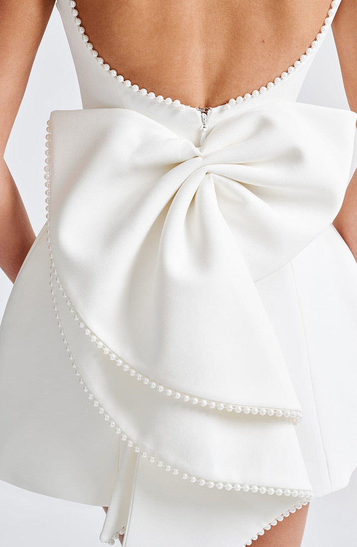 Elegant sleeveless women's mini dress with a delicate pearl neckline.