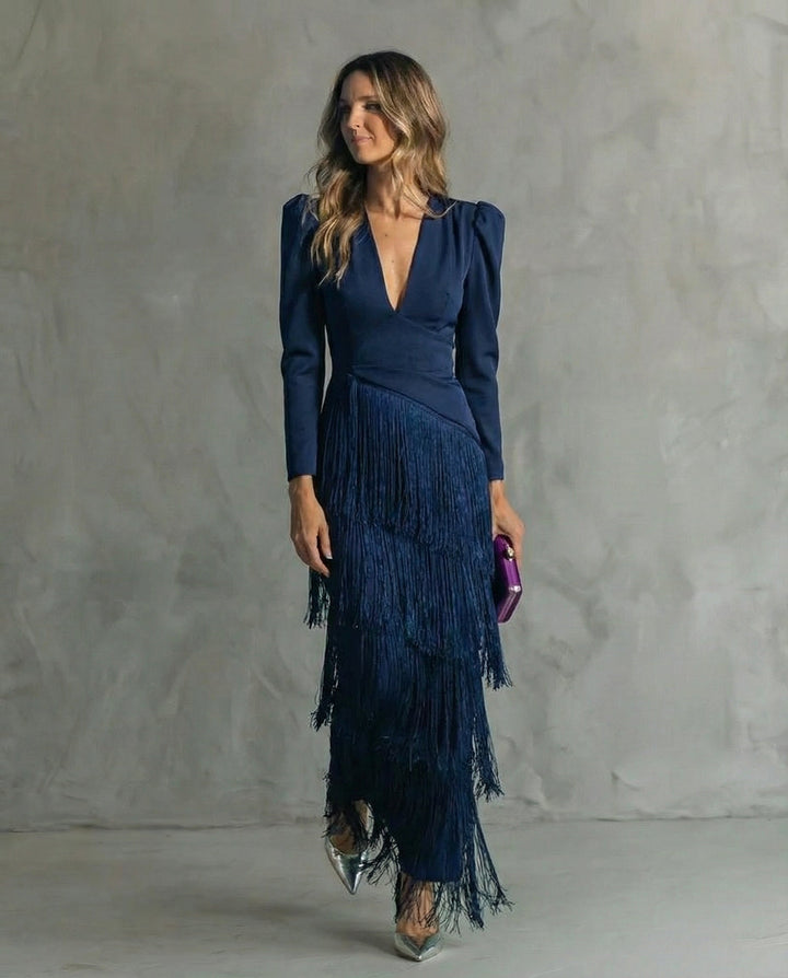 Chic women's V-neck evening maxi dress with a dramatic flowing skirt for special events.