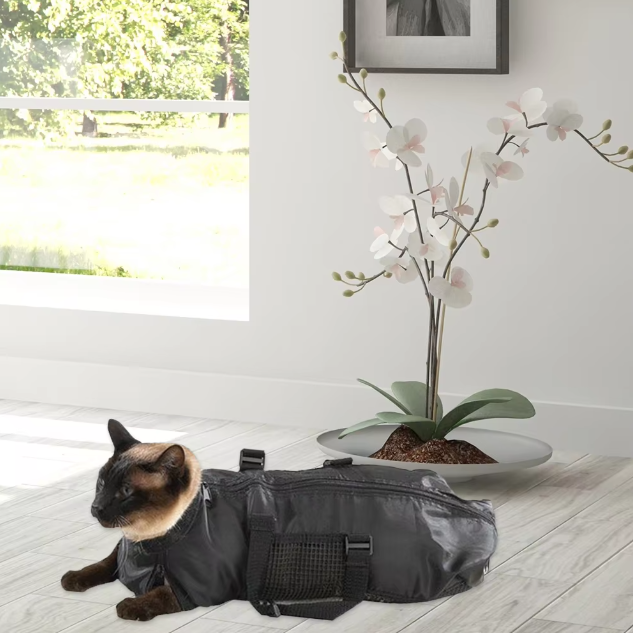 Cat grooming bag for safe & easy claw trimming. Restrains cats gently for stress-free pet care.