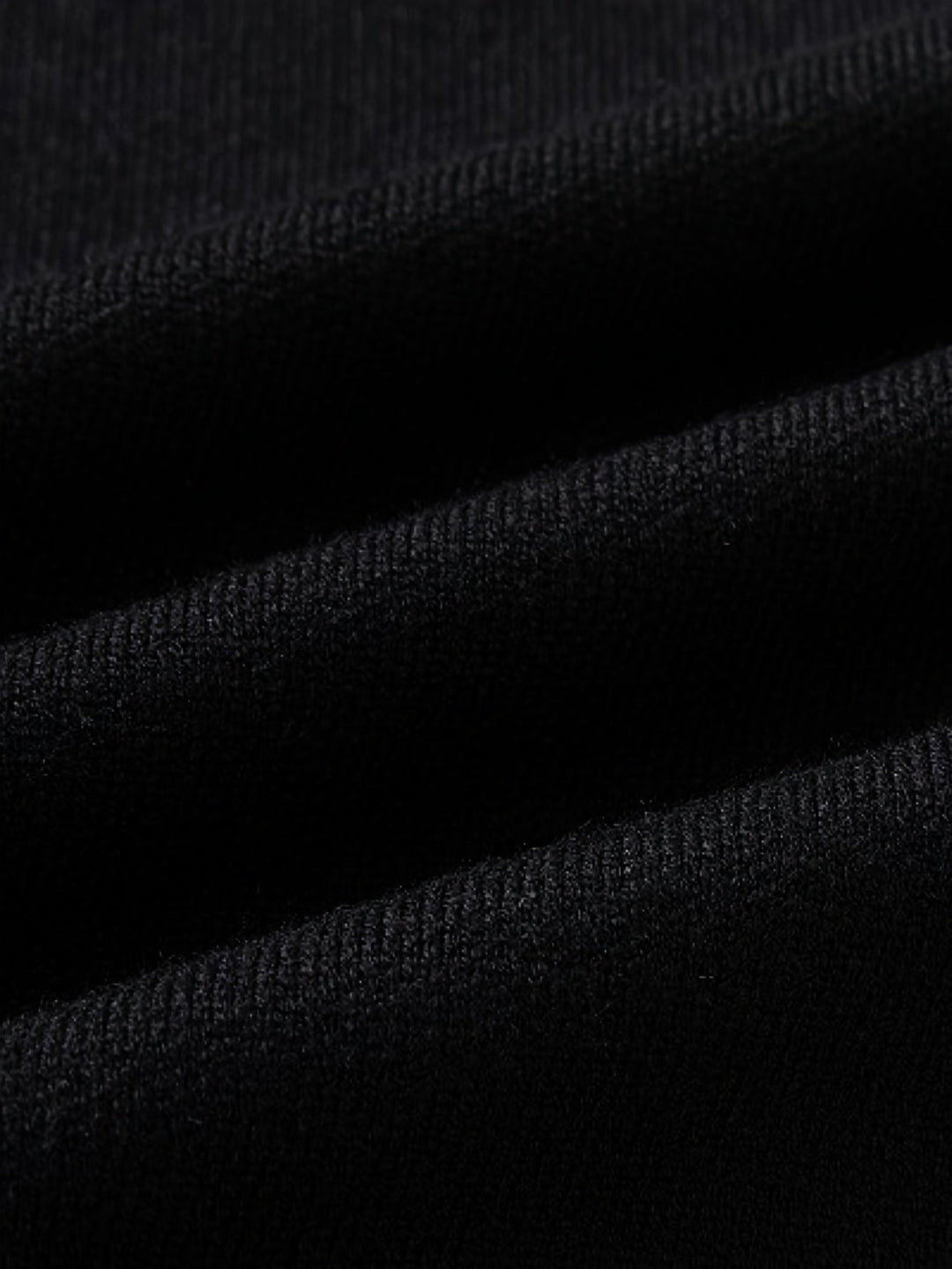 Sophisticated men's button-front cardigan. Handcrafted, regular fit, ideal for timeless layering.