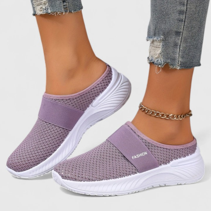Orthopaedic women's comfort shoes with a wide sole, ideal for daily walking.