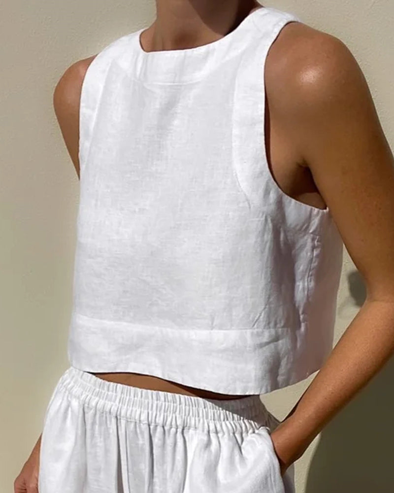 Women's breathable linen blend two-piece set, featuring a crop top & wide-leg pants for summer comfort.