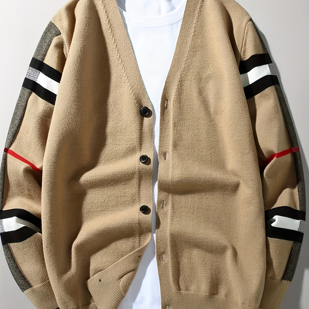 Men's handcrafted button cardigan in a regular fit. Perfect for timeless style and layering.