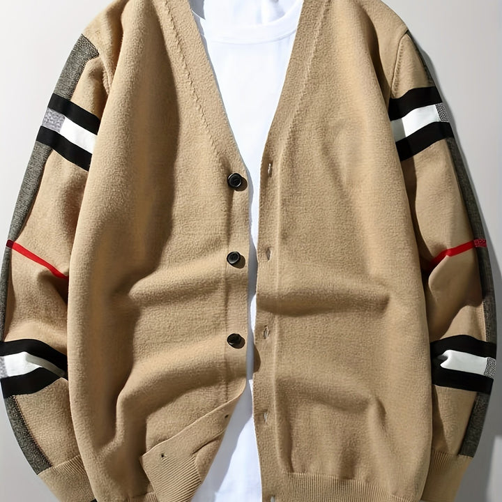 Men's handcrafted button cardigan in a regular fit. Perfect for timeless style and layering.