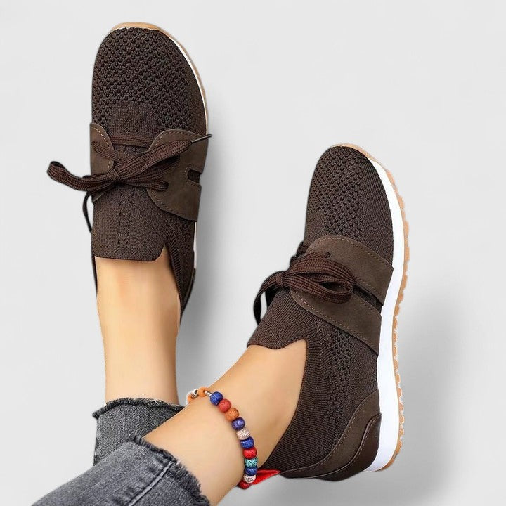 Supportive women's orthopaedic sneakers, ideal for walking, featuring arch support and a non-slip design.