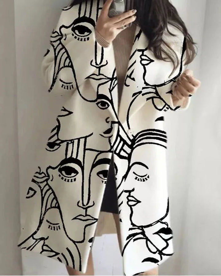 Comfortable oversized coat, unisex, chic apparel for a versatile and elegant look.