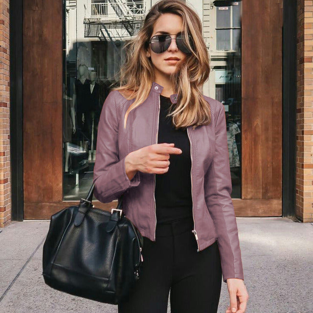 Effortless style with this chic women's jacket. Versatile and comfortable outerwear essential.