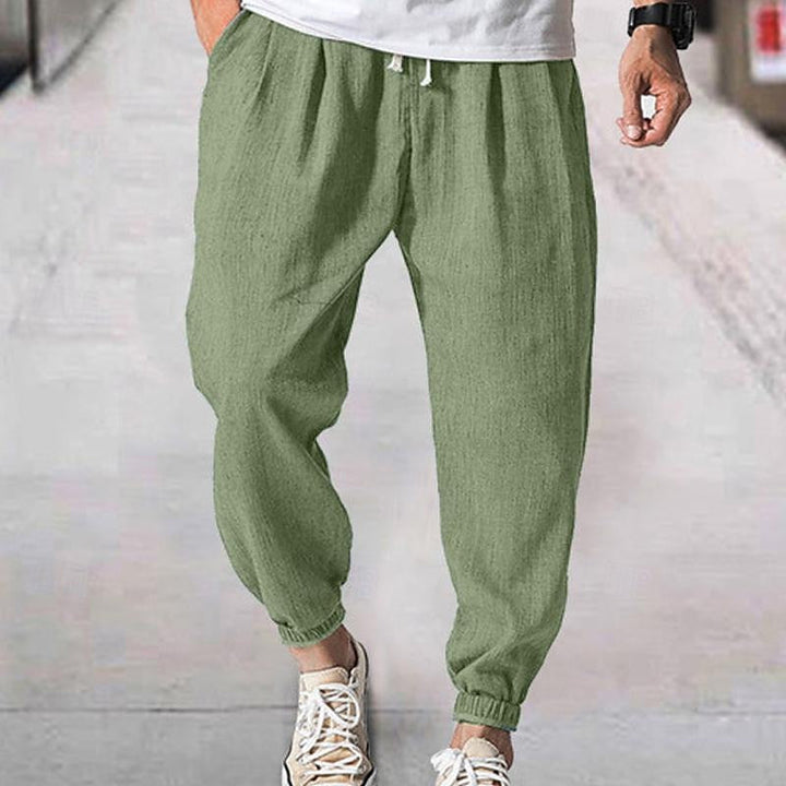 Men's ultra-comfortable jogging pants in a relaxed fit, perfect for everyday casual style.