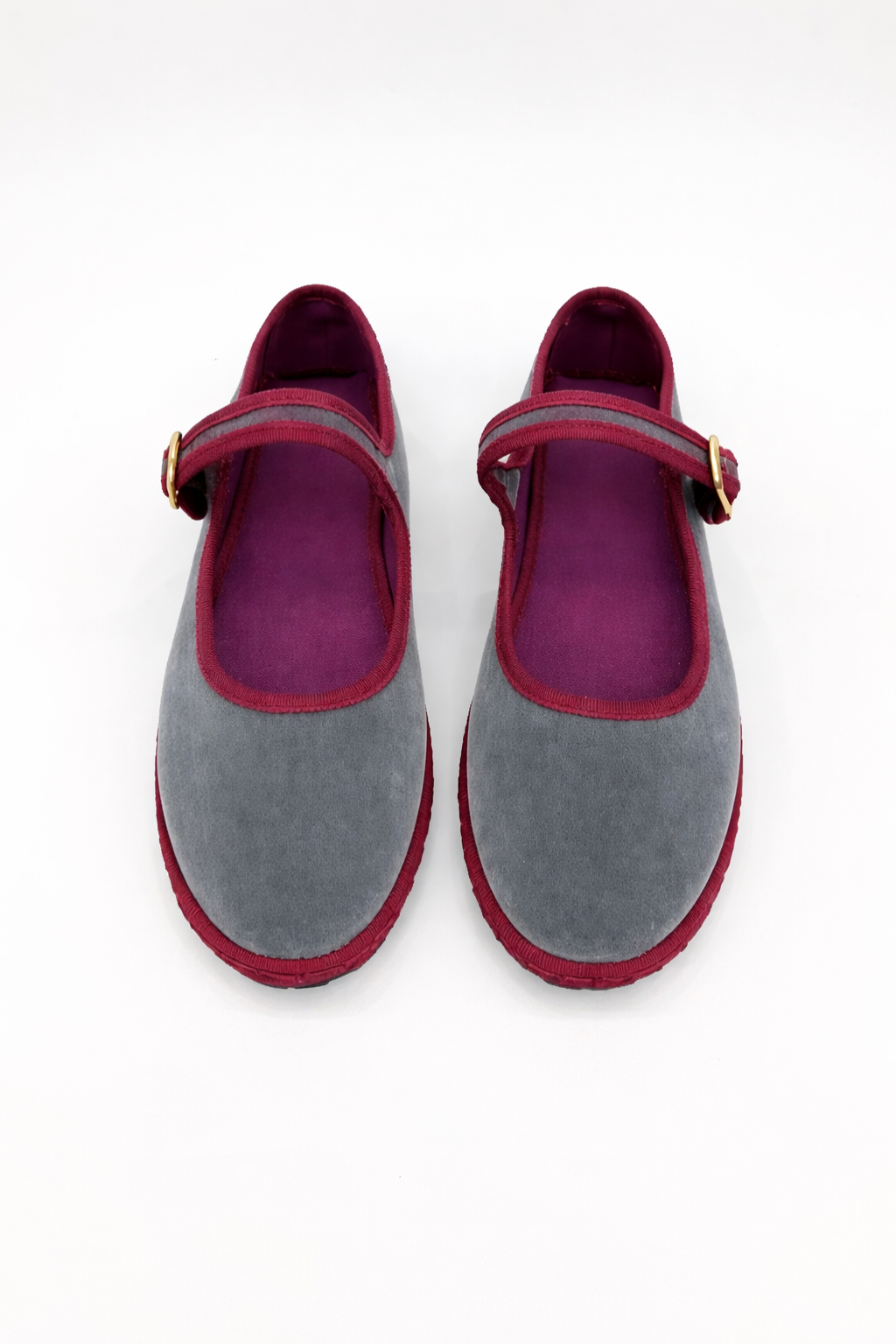 Chic black women's Mary Jane shoes. Round toe design with a decorative buckle strap. Ideal for comfort.