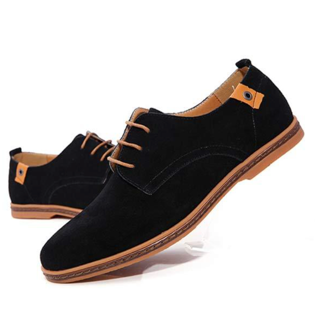 Men's classic lace-up Oxford dress shoes with a refined round toe for formal occasions.