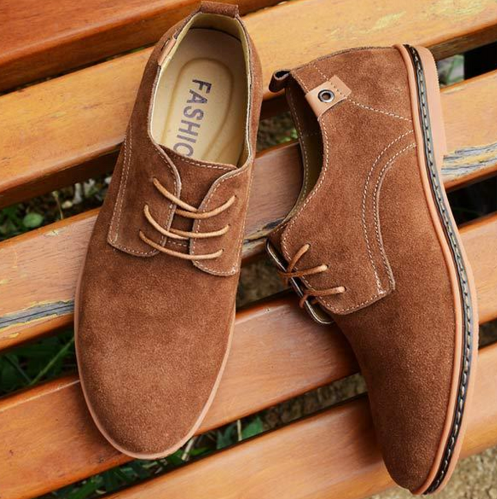 Versatile men's classic lace-up Oxford dress shoes for business, weddings & formal events.
