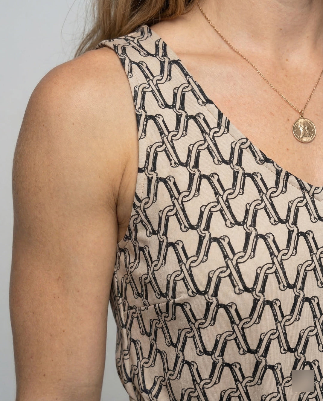 Chic & comfortable women's one-piece jumpsuit, offering effortless style for any occasion.