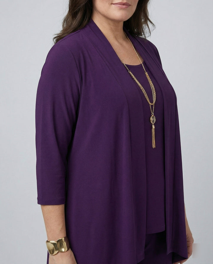 Sophisticated women's business casual 3-piece pantsuit set, featuring a stylish blazer for versatile fashion.