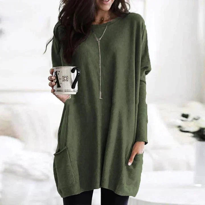 Women's short sleeve t-shirt with practical pockets, a comfortable and versatile casual top for any season.