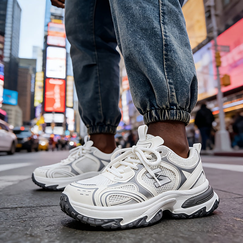 Practical unisex low-top trainers. Comfortable lace-up sneakers for everyday wear, casual outings, and street style.