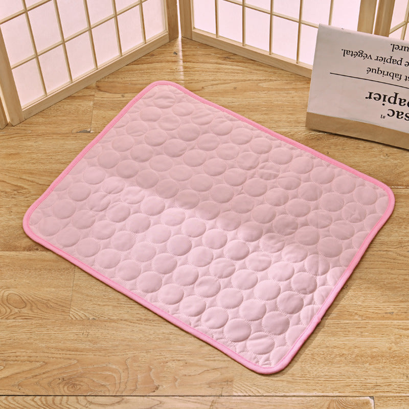 Cooling mat for pets in light grey, offering instant heat relief. Eco-friendly, durable, suitable for indoor/outdoor use.