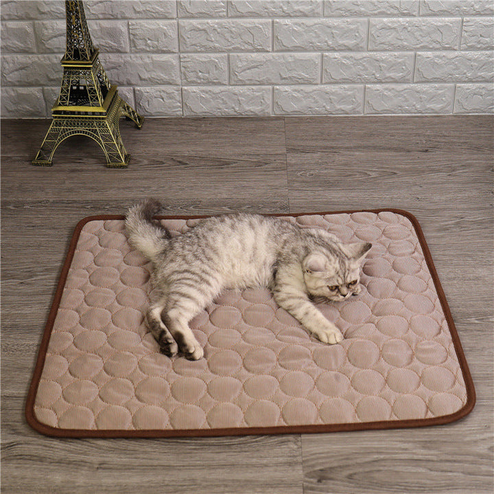 Cooling mat for pets in light grey, offering instant heat relief. Eco-friendly, durable, suitable for indoor/outdoor use.
