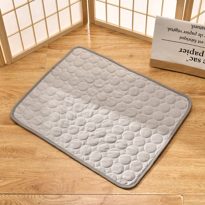 Cooling mat for pets in light grey, offering instant heat relief. Eco-friendly, durable, suitable for indoor/outdoor use.