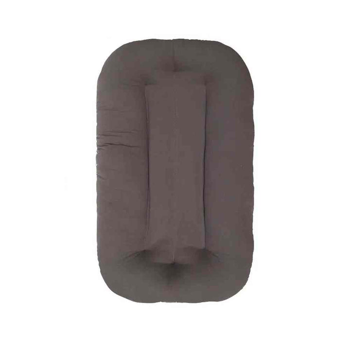 Cozy portable baby sleeping nest lounger for newborns, providing a safe and comfortable infant bed made of soft cotton.