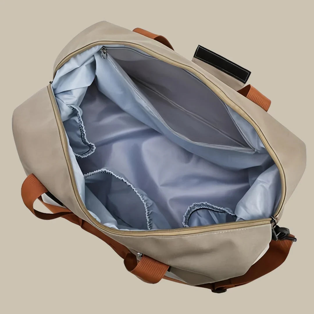 Durable men's travel duffel bag, ideal for trips. Features comfortable shoulder strap for easy carry.