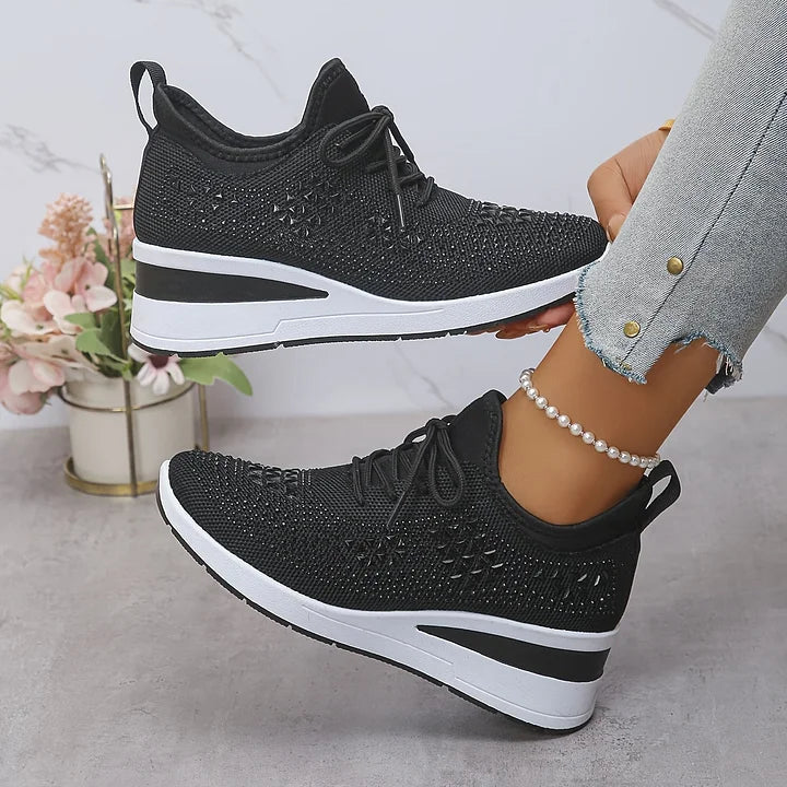 Comfortable women's casual shoes, perfect for everyday wear with ergonomic foot support.