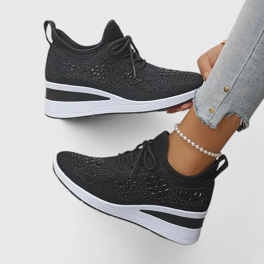 Supportive women's orthopaedic sneakers with arch support & wide toe box for all-day comfort.