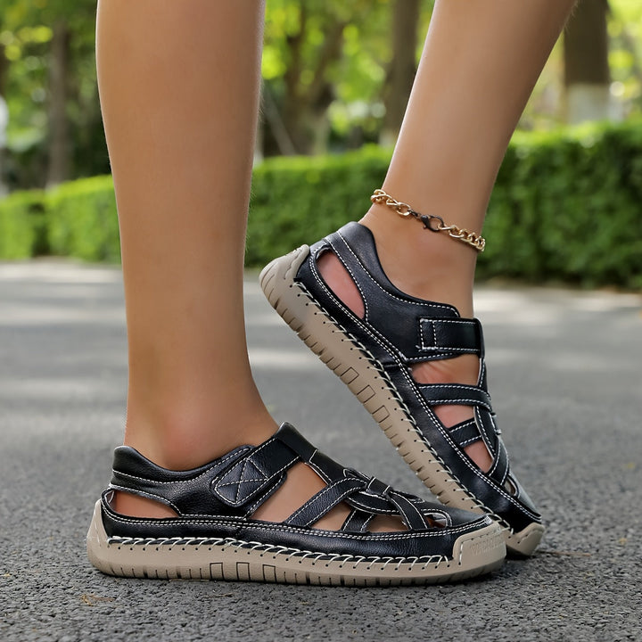 Women's Sola casual sandals, perfect for everyday wear with open-toe breathability.
