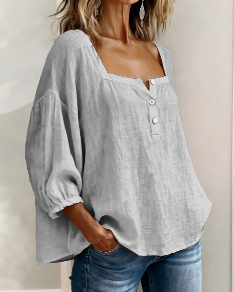 Stylish women's blouse, relaxed silhouette, featuring elegant puff sleeves.