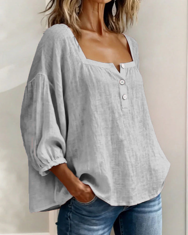 Stylish women's blouse, relaxed silhouette, featuring elegant puff sleeves.