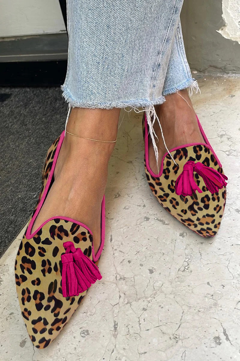 Comfortable women's leopard print flats. Stylish animal print loafer shoes, ideal for casual fashion footwear.