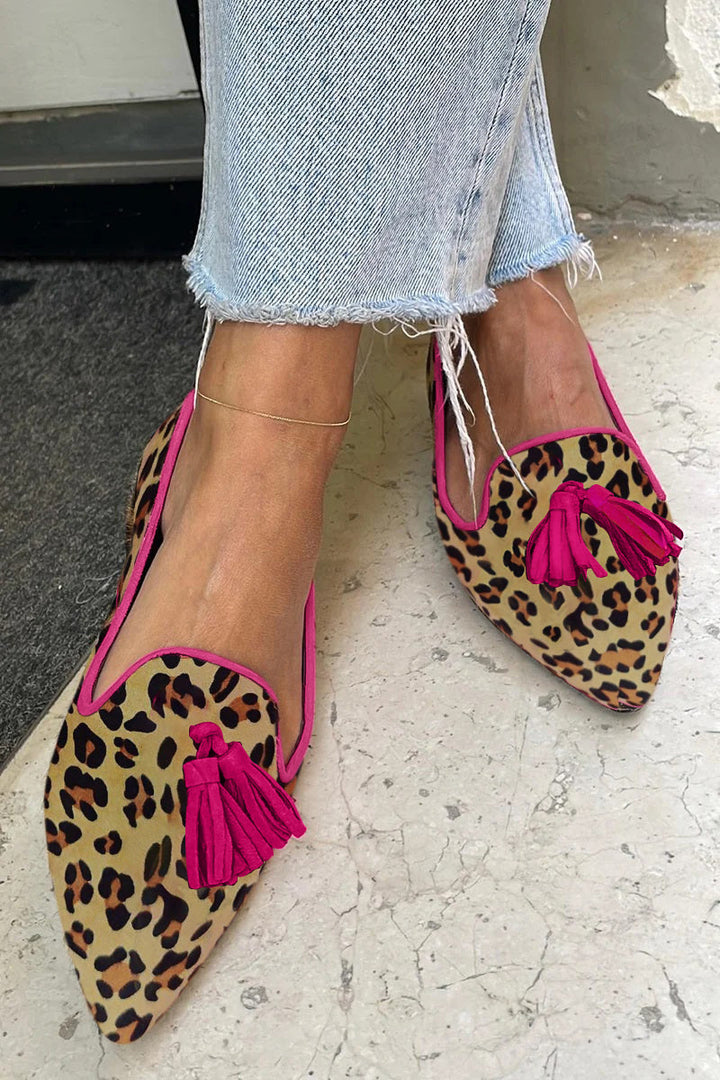 Comfortable women's leopard print flats. Stylish animal print loafer shoes, ideal for casual fashion footwear.