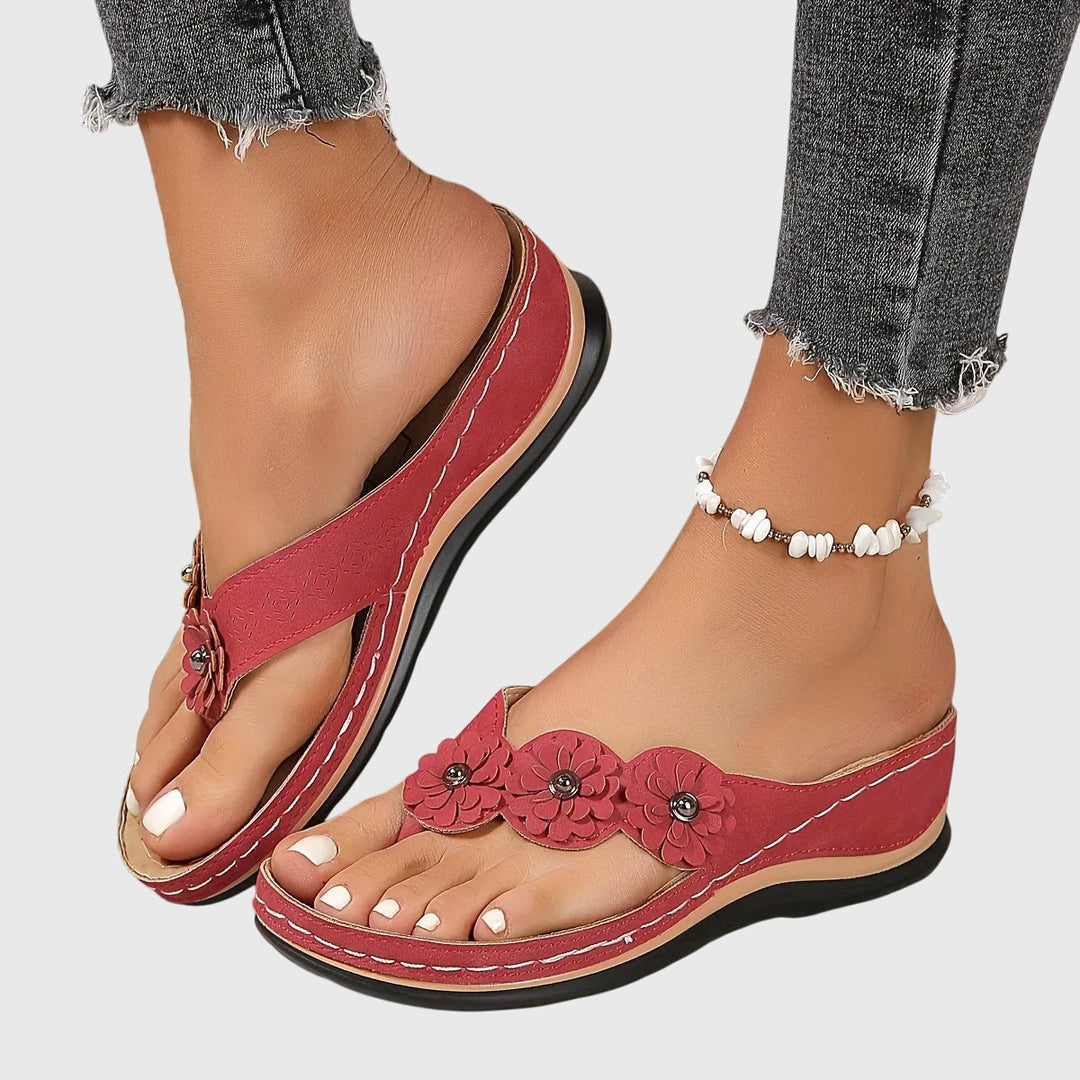 Stylish women's walking sandals with arch support, perfect for summer, beach & casual comfort.