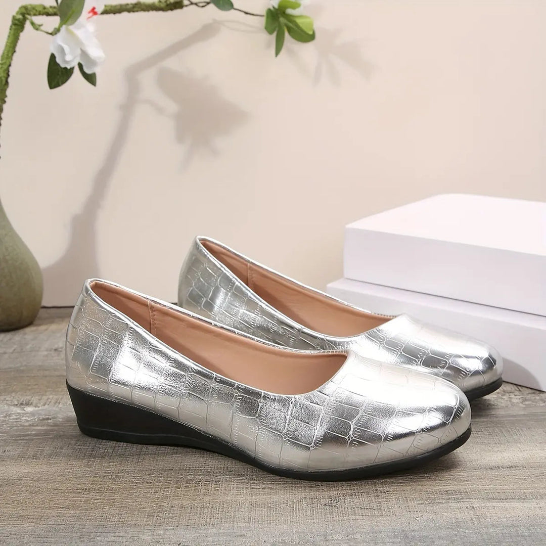 Breathable, lightweight women's shoes for superior everyday comfort and casual elegance.