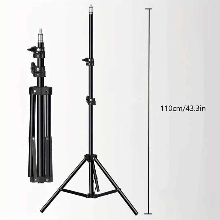 Studio photography light stand & lamp, professional gear for optimal lighting in photo & video recording.