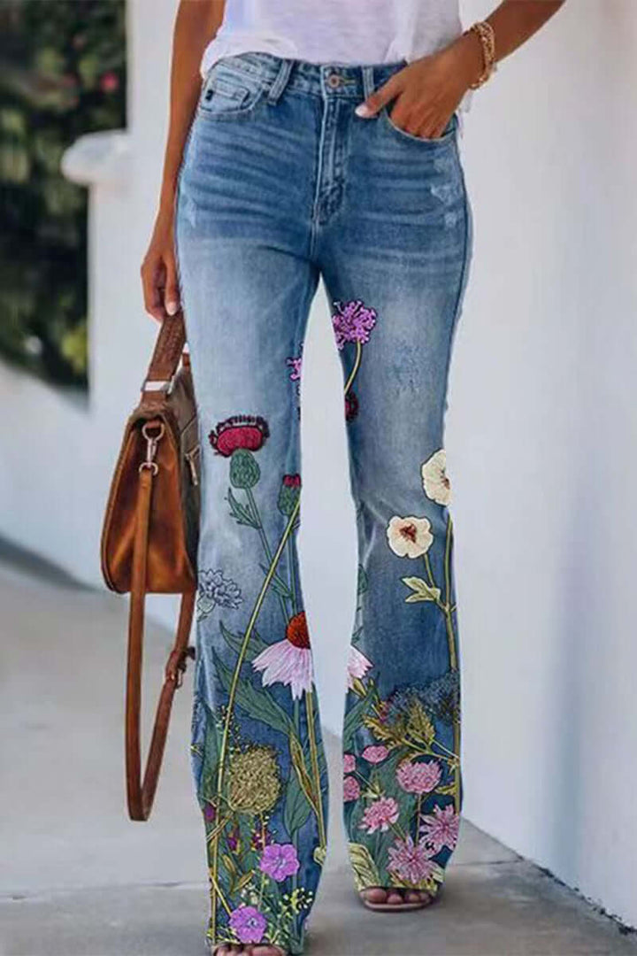 Women's Floral Embroidered Pocket Regular Fit Jeans