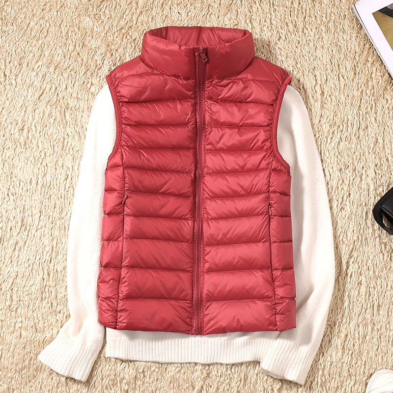 Versatile women's vest, quilted and sleeveless, ideal for everyday casual layering.