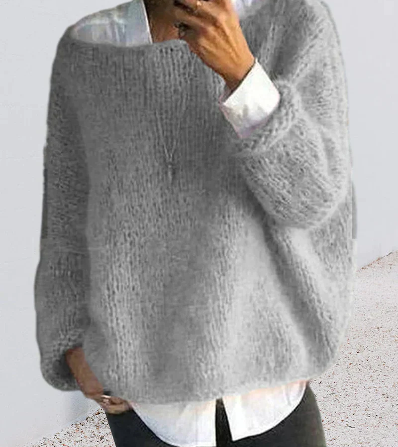 Women's effortless oversize pullover sweater, perfect for casual everyday wear & relaxed comfort.