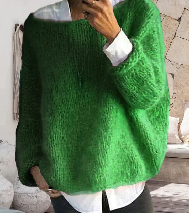 Chic women's oversize knit sweater, ideal for versatile autumn & winter fashion.