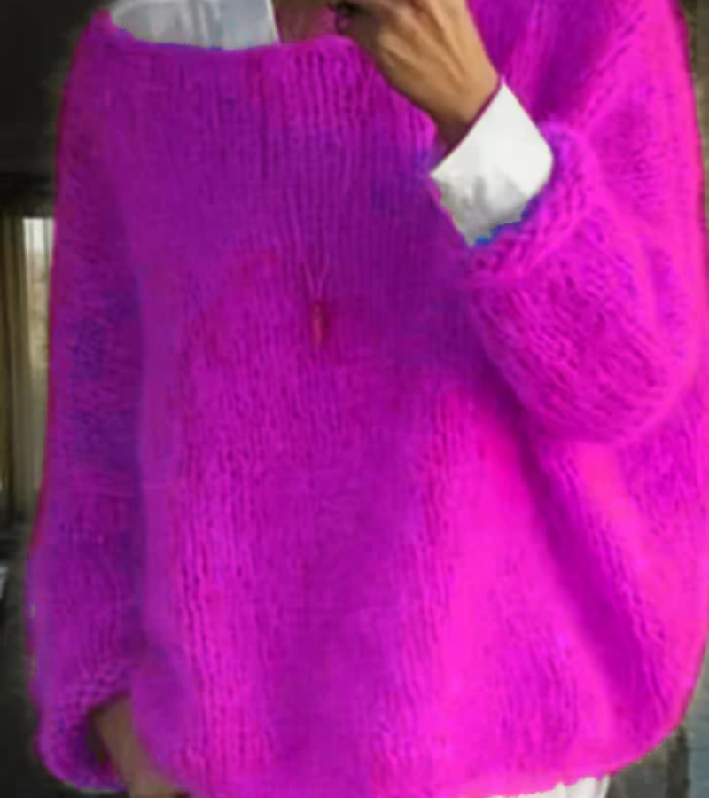Cozy women's effortless oversize sweater, perfect loungewear and chic casual winter style.
