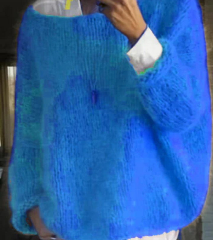Women's casual oversize sweater, an effortless choice for comfortable spring and autumn wear.
