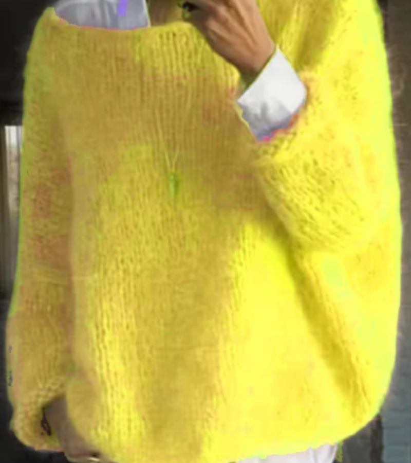 Stylish women's relaxed fit pullover, a comfortable oversize knit for versatile fashion.
