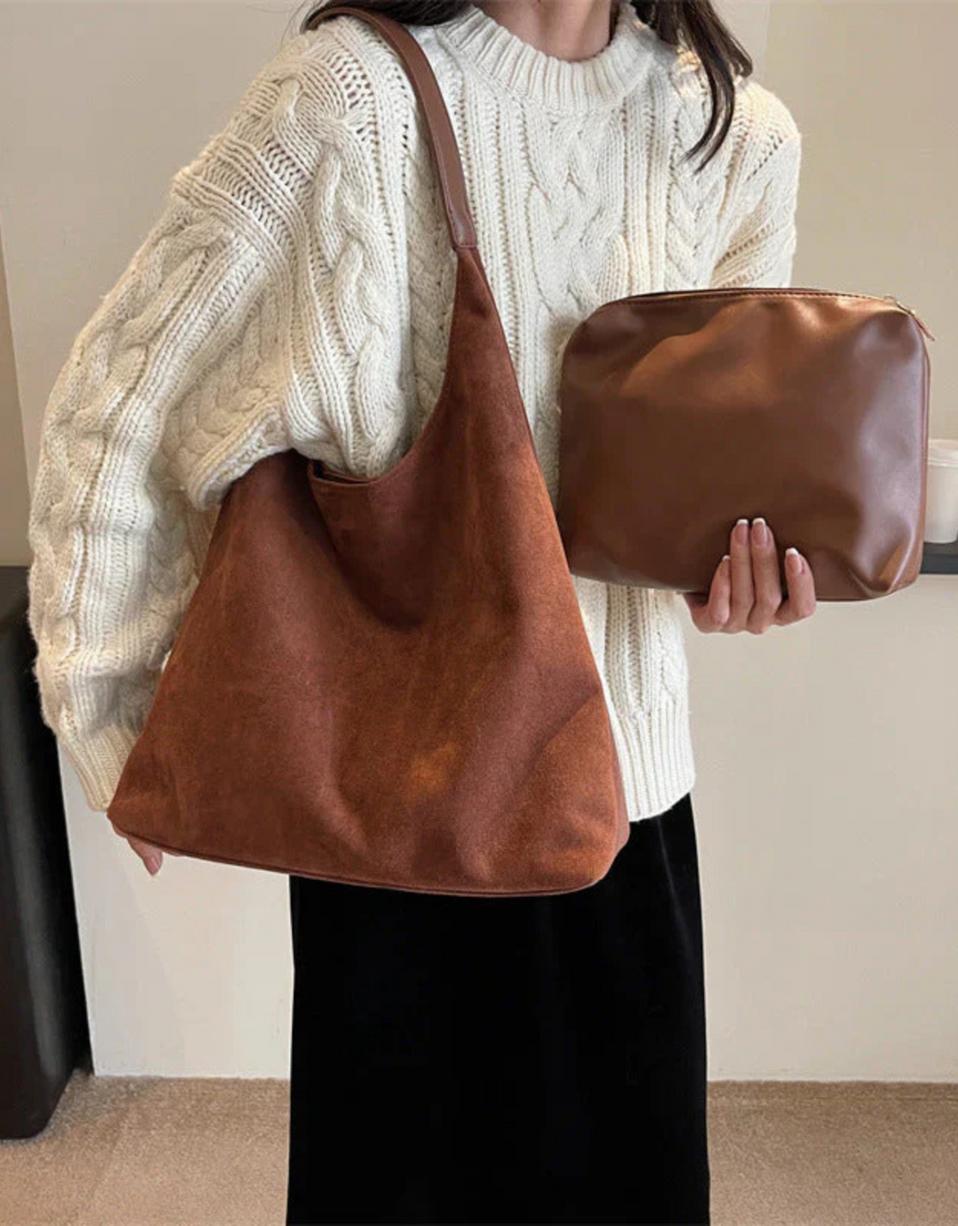 Elegant women's shoulder bag, a stylish and versatile fashion accessory for everyday wear.